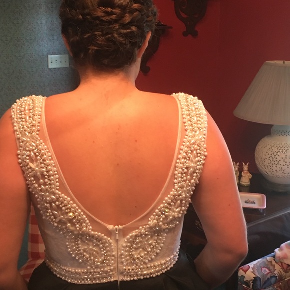 GORGEOUS Black White plunge ballgown prom dress - Picture 2 of 8